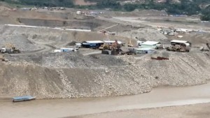 Denuncian ataque de mineros a comunarios que se resisten a la minería en Oruro